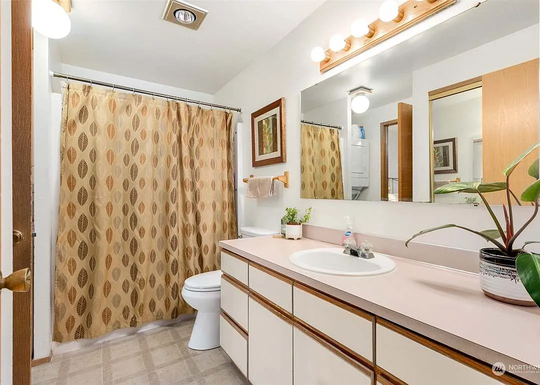 2 bed, 1.5 bath, 990 sqft, $2,300 — Photo 3