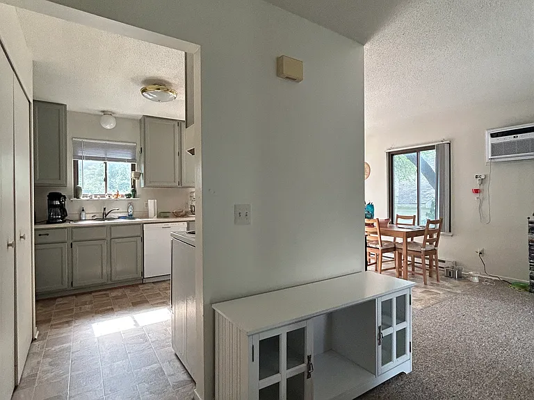 757 N Maple Rd — Photo 8