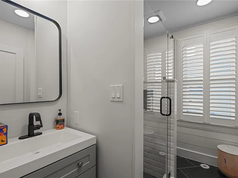 8 Cross St #1 — Photo 17