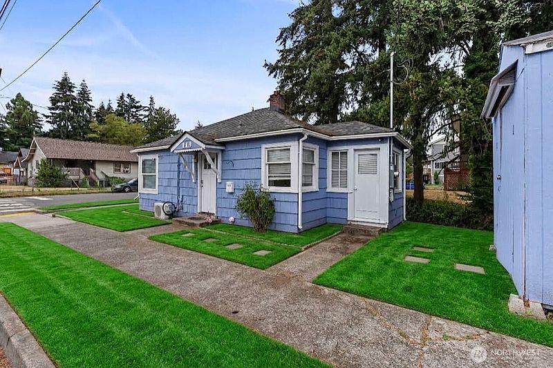 2nd image of 419 Yew