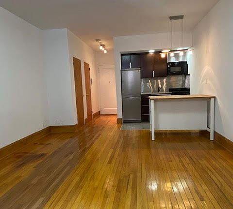 2nd image of 17 W 74th St APT 1A