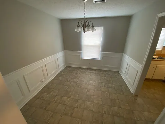 3 bed, 1.5 bath, 1199 sqft, $1,595 — Photo 2