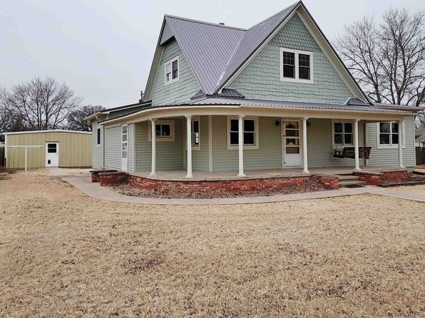 309 Grant St, Quinter, KS 67752