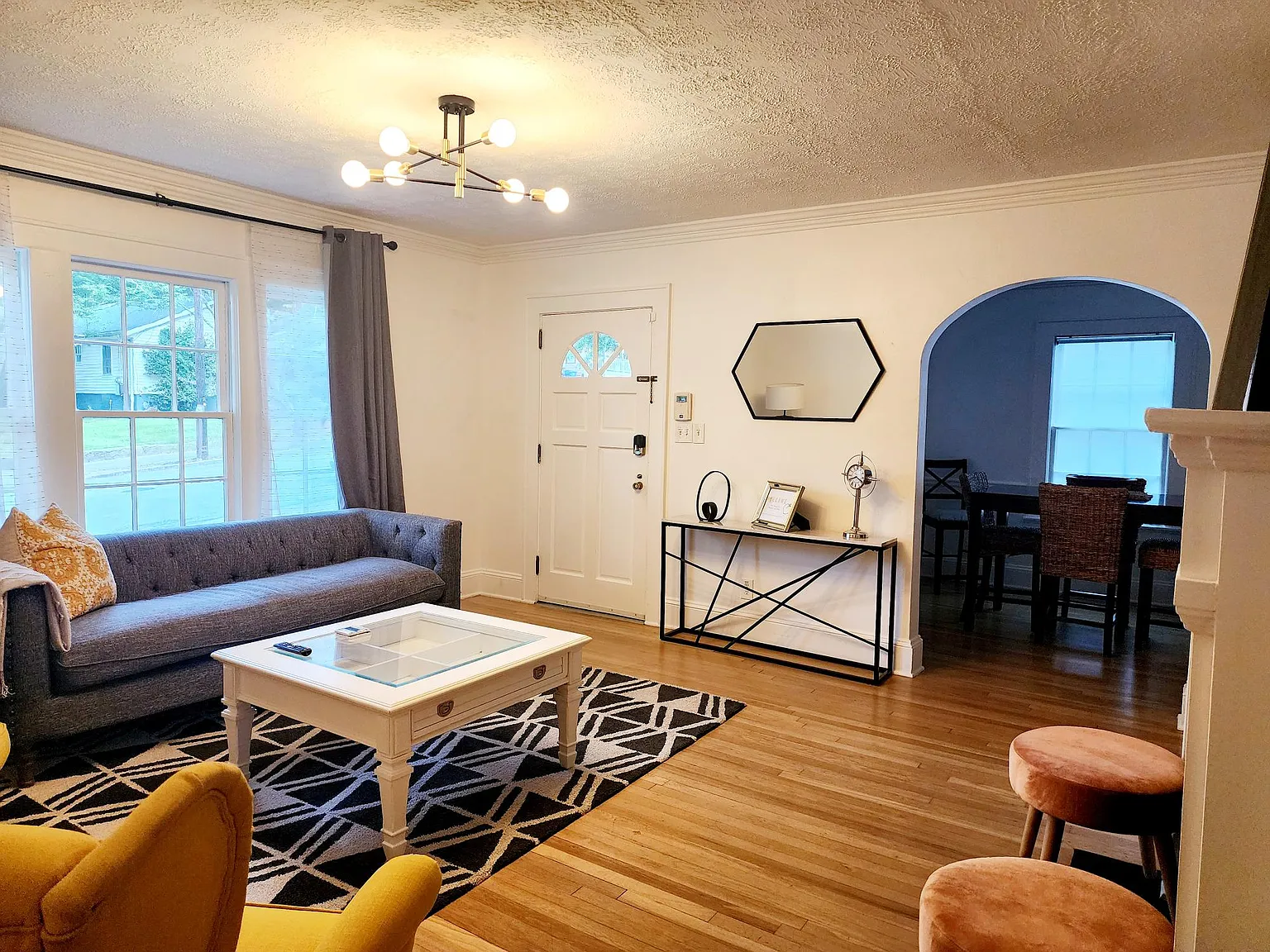 3 bed, 1300 sqft, $3,700 — Photo 3