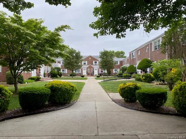254-25 75th Avenue 2nd fl, Glen Oaks, NY 11004