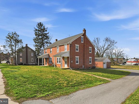 3rd image of 1630 Lampeter Rd