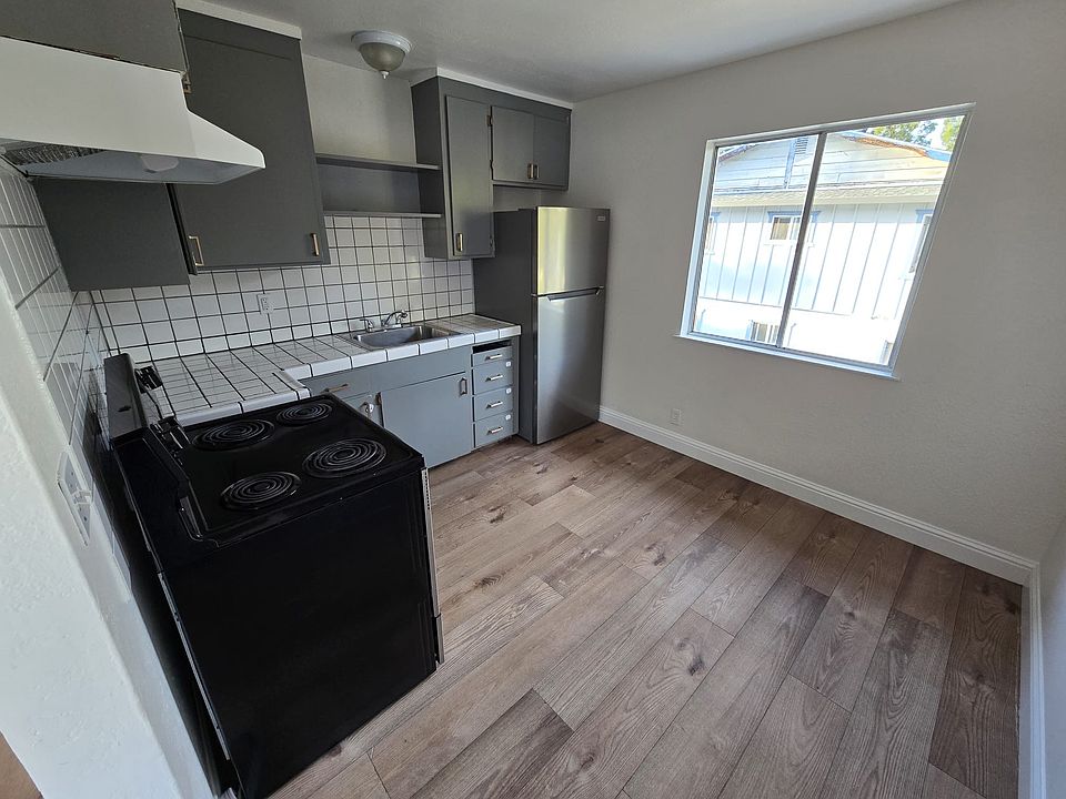 1st image of 3045 Pearl Ave #4