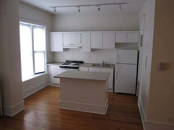 Kitchen w/ island