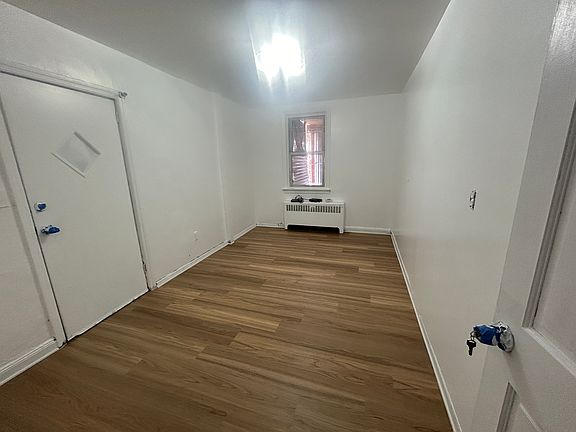 2nd image of 2547 Hone Ave APT 1