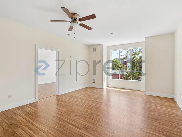585 9th St #313 — Photo 6