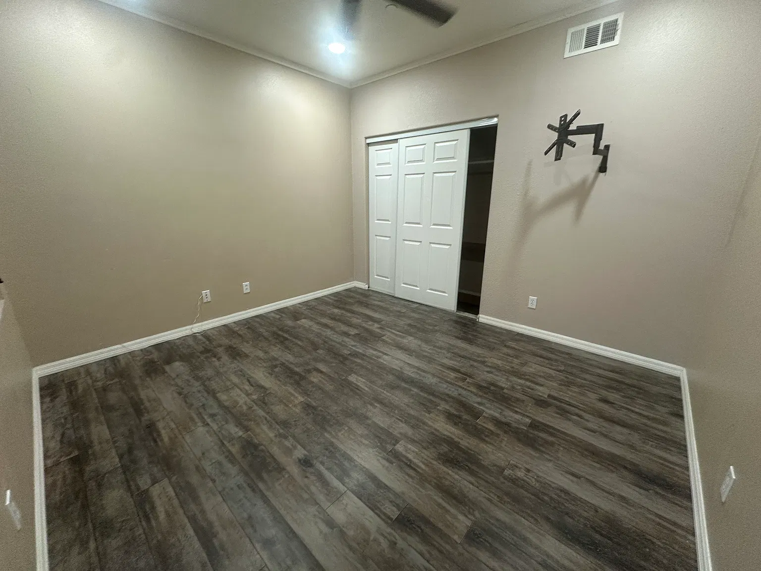 1 bed, 3800 sqft, $1,150 — Photo 3