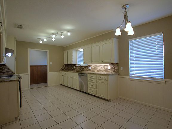 5th image of 7415 Hollyoak Dr