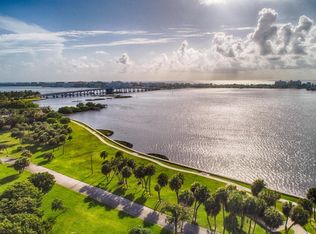 208 S Lakeside Dr APT 102, Lake Worth, FL 33460