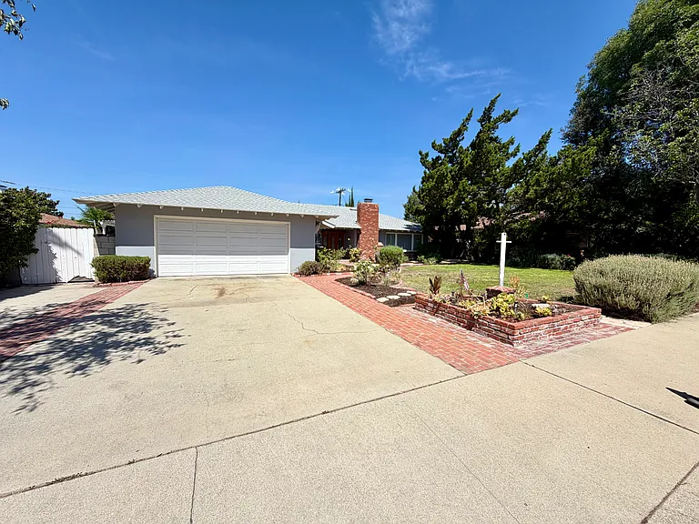 1939 Chapman Rd — Photo 3
