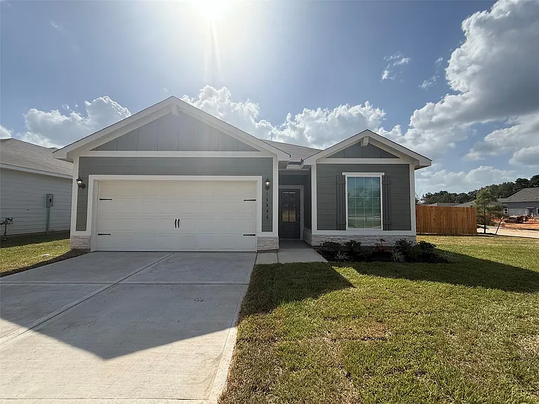 15885 Berry Hill Dr — Photo 1