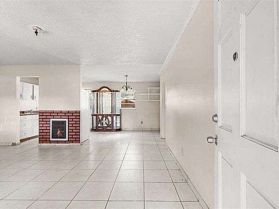 3rd image of 3805 S TAMPA AVENUE
