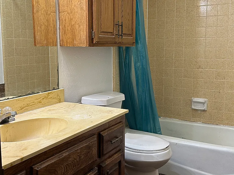 1145 Robin Hood Ln — Photo 37