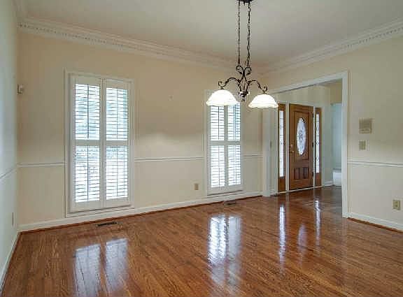 3rd image of 484 Magnolia Ct