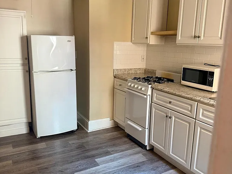 208 W Gay St #4 — Photo 4