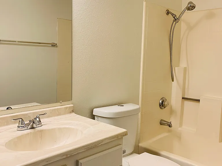 1200 S Sharon Cir #5A — Photo 5