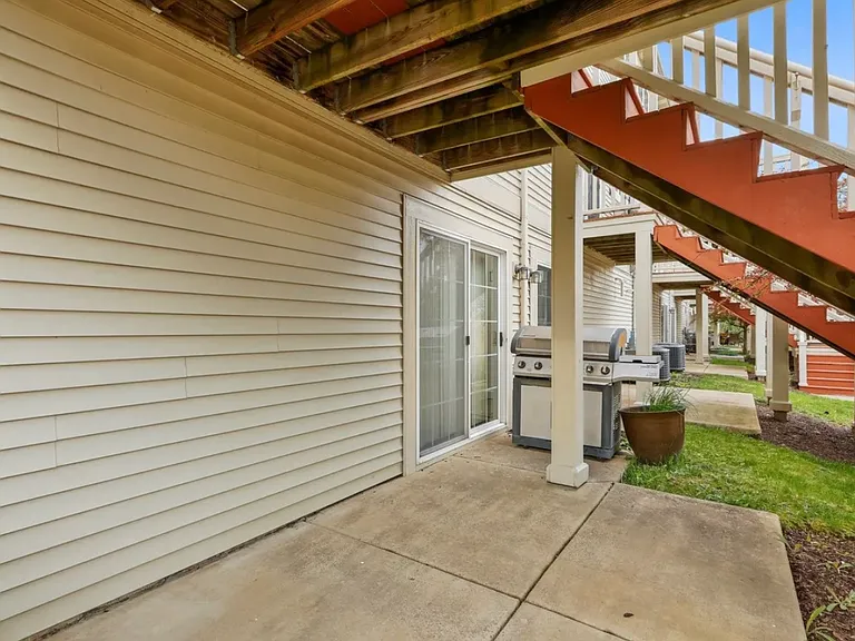 349 N Commerce St — Photo 14
