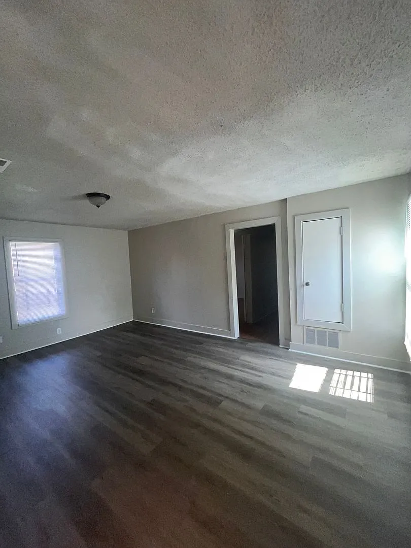 Newly Renovated Unit in Heart of Memphis — Photo 2