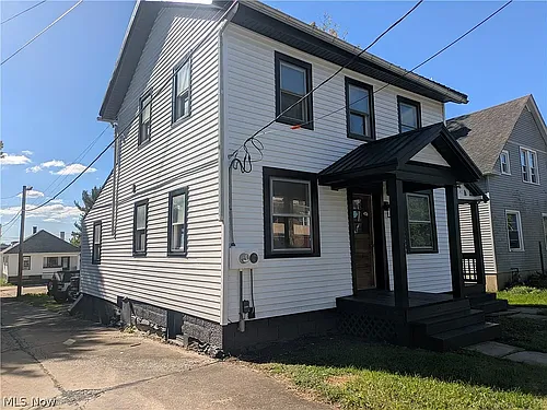 223 E Larwill St Photo 1