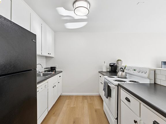 2nd image of 5 Embarcadero W APT 129