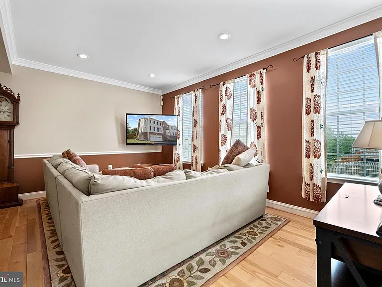 670 McLeary Sq SE — Photo 5