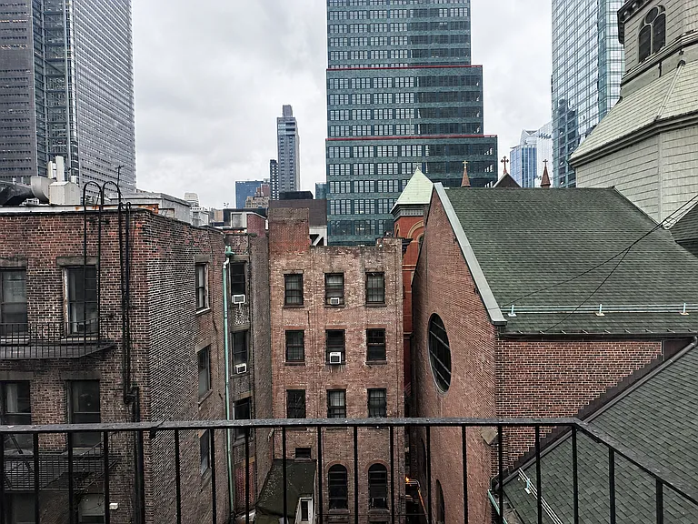 330 W 43rd St #19 — Photo 3