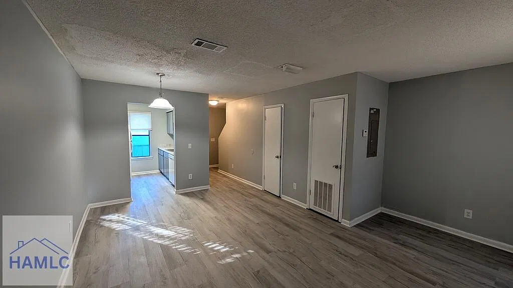 2 bed, 1.5 bath, 512 sqft, $1,095 — Photo 4