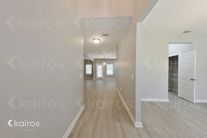 4 bed, 2.5 bath, 2160 sqft, $2,045 — Photo 2