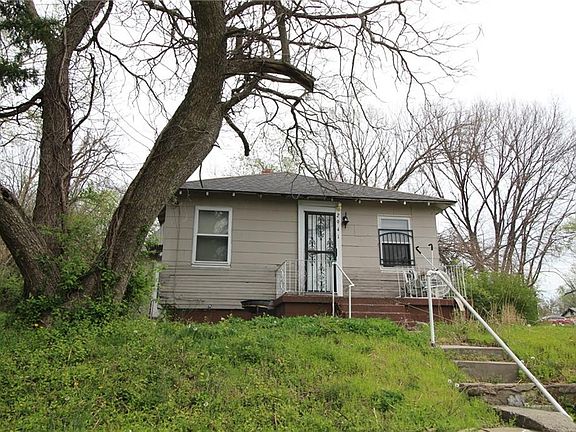 3rd image of 2941 N Bethany St