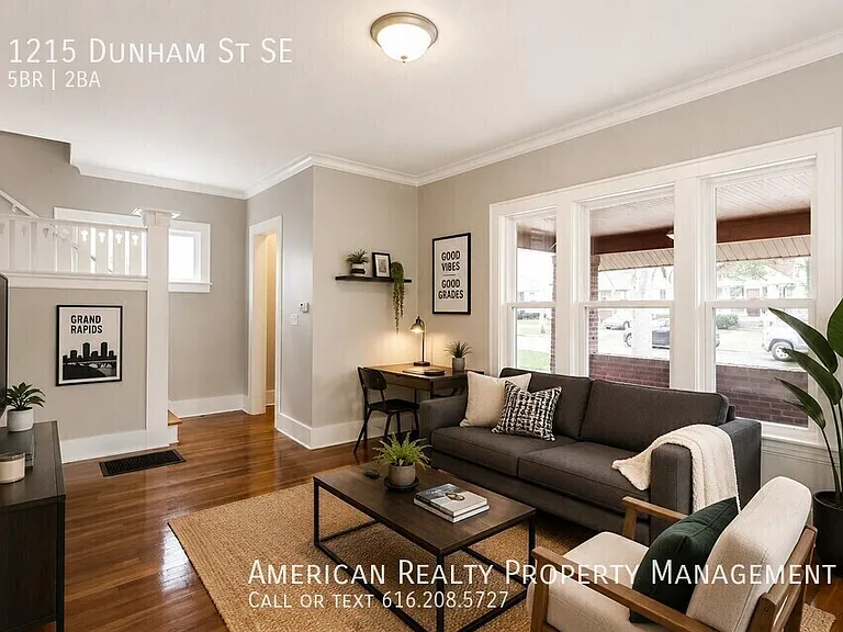 1215 Dunham St SE — Photo 1