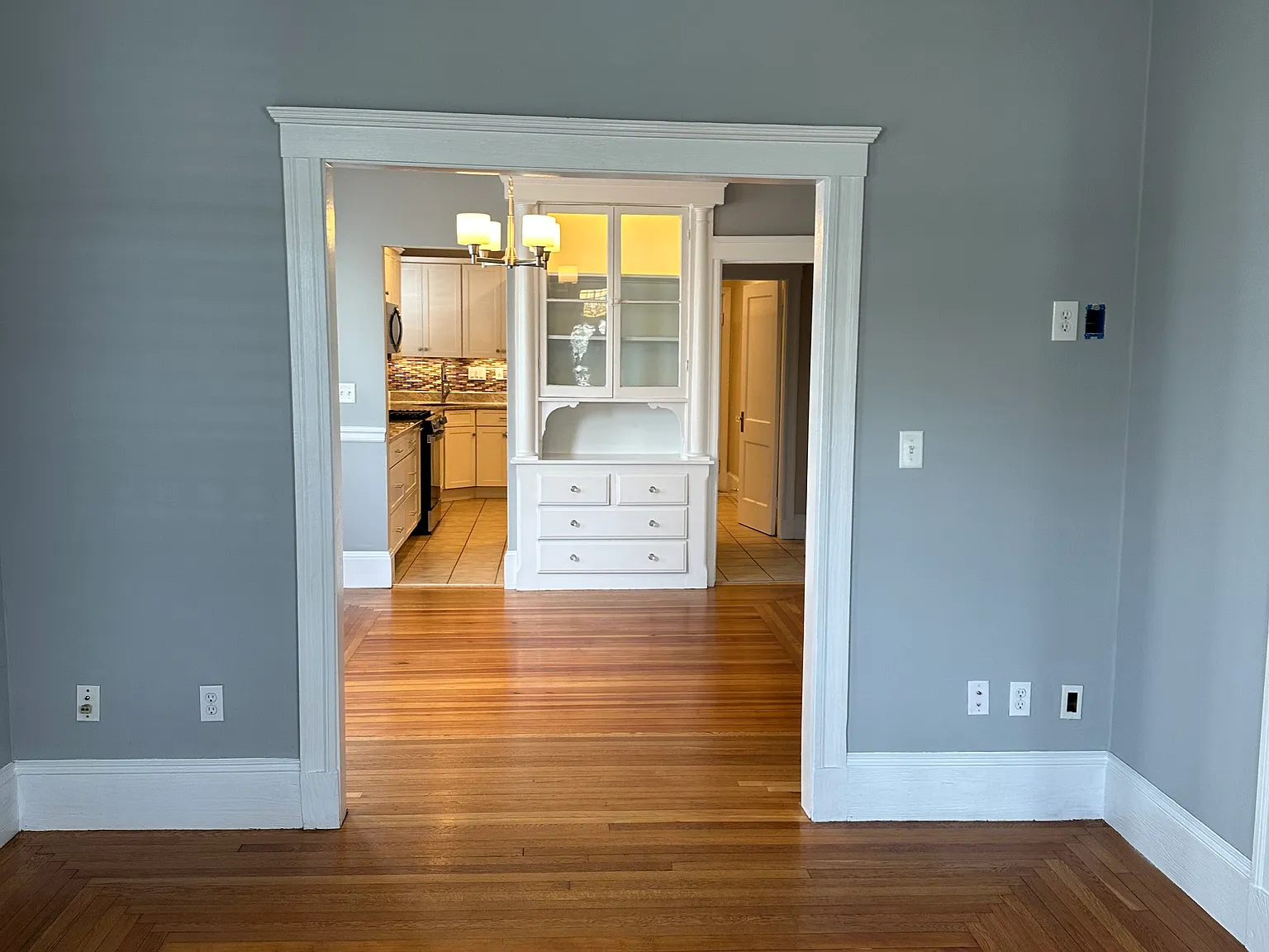 2 bed, 1050 sqft, $3,200 — Photo 4