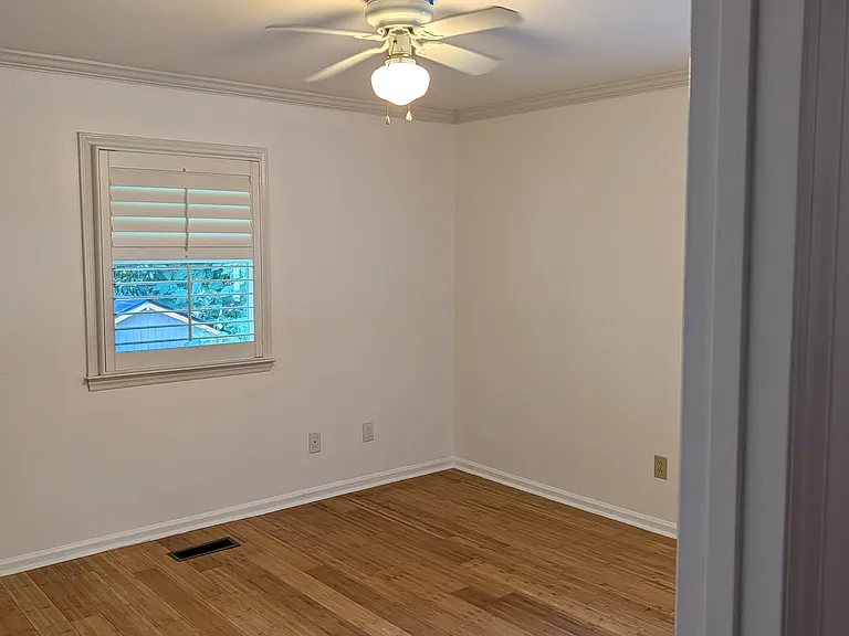 959 Foxborough Rd — Photo 36