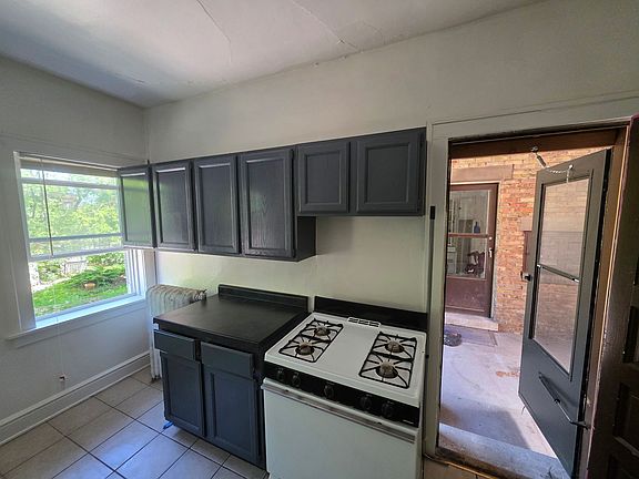 3rd image of 2528 N Maryland Ave APT 3