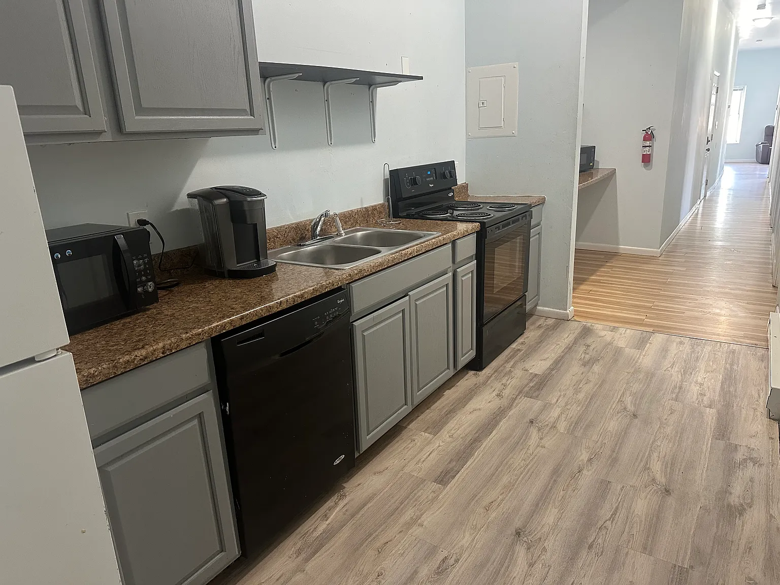 12 bed, 4576 sqft, $10,140 — Photo 3