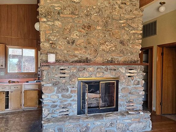 2nd image of 40 Cochise Rd