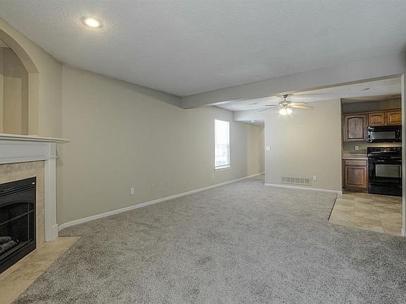 4th image of 10546 E 46th Ter