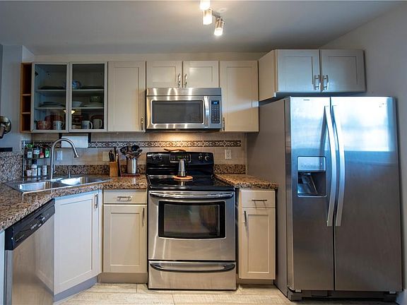 5th image of 840 Pine Drive #102