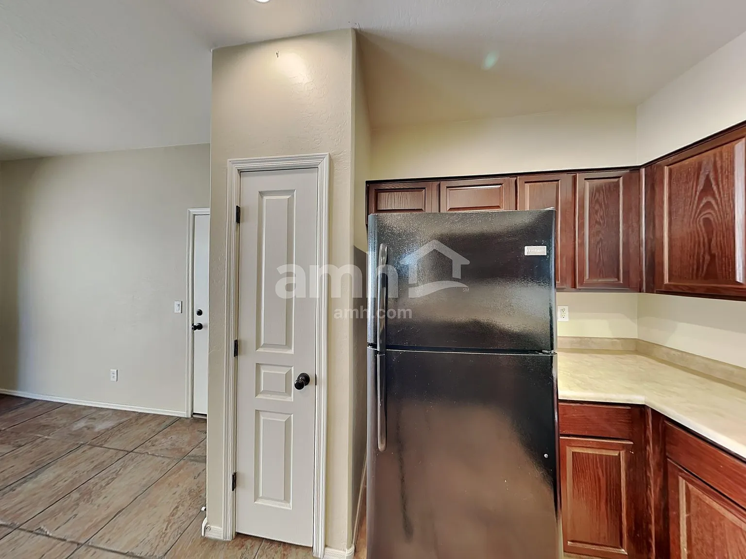 3 bed, 2.0 bath, 1564 sqft, $2,140 — Photo 4