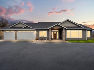 182 Blue Chip Ln, Grants Pass, OR 97527