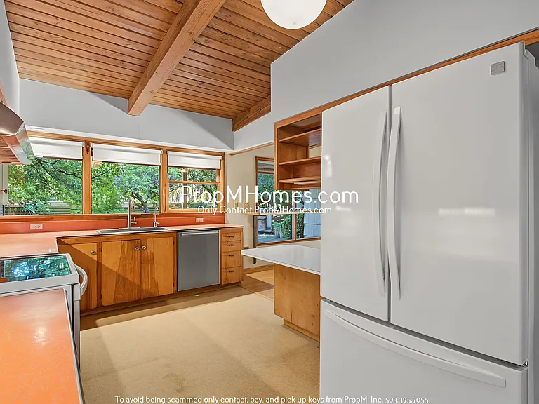 1027 SE 23rd Ave — Photo 10