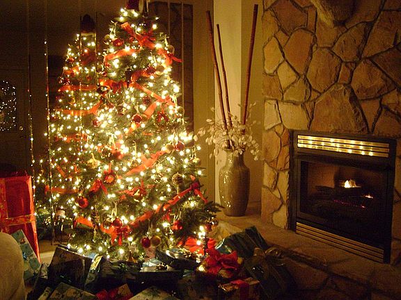 L ROOM/WTH RECESSED LIGHTING