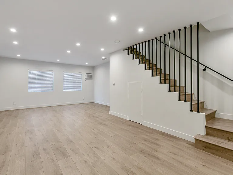 4053 W 23rd St #D — Photo 7
