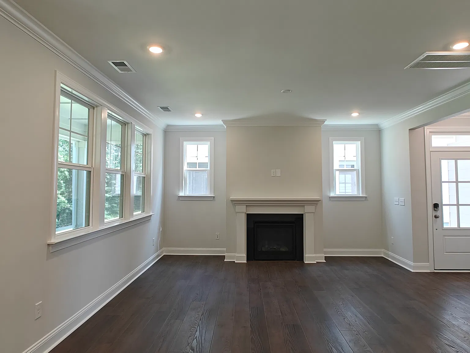 4 bed, 2543 sqft, $2,550 — Photo 4