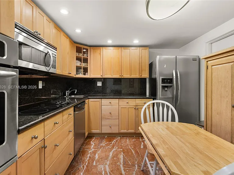 210 Sea View Dr #611 — Photo 3