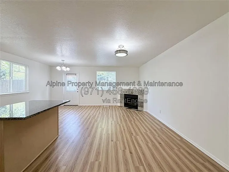 210 NW Connell Ave — Photo 5