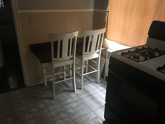 5th image of 1087 Grand Ave